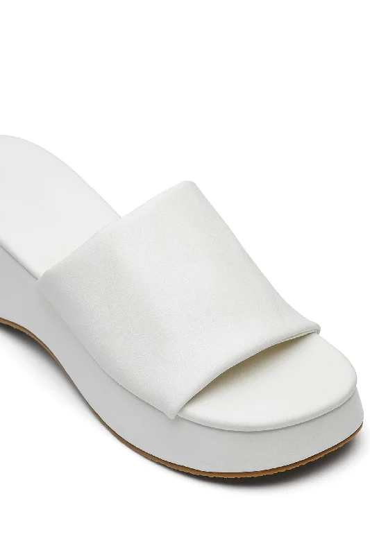 THERAPY Cindy Sandal White